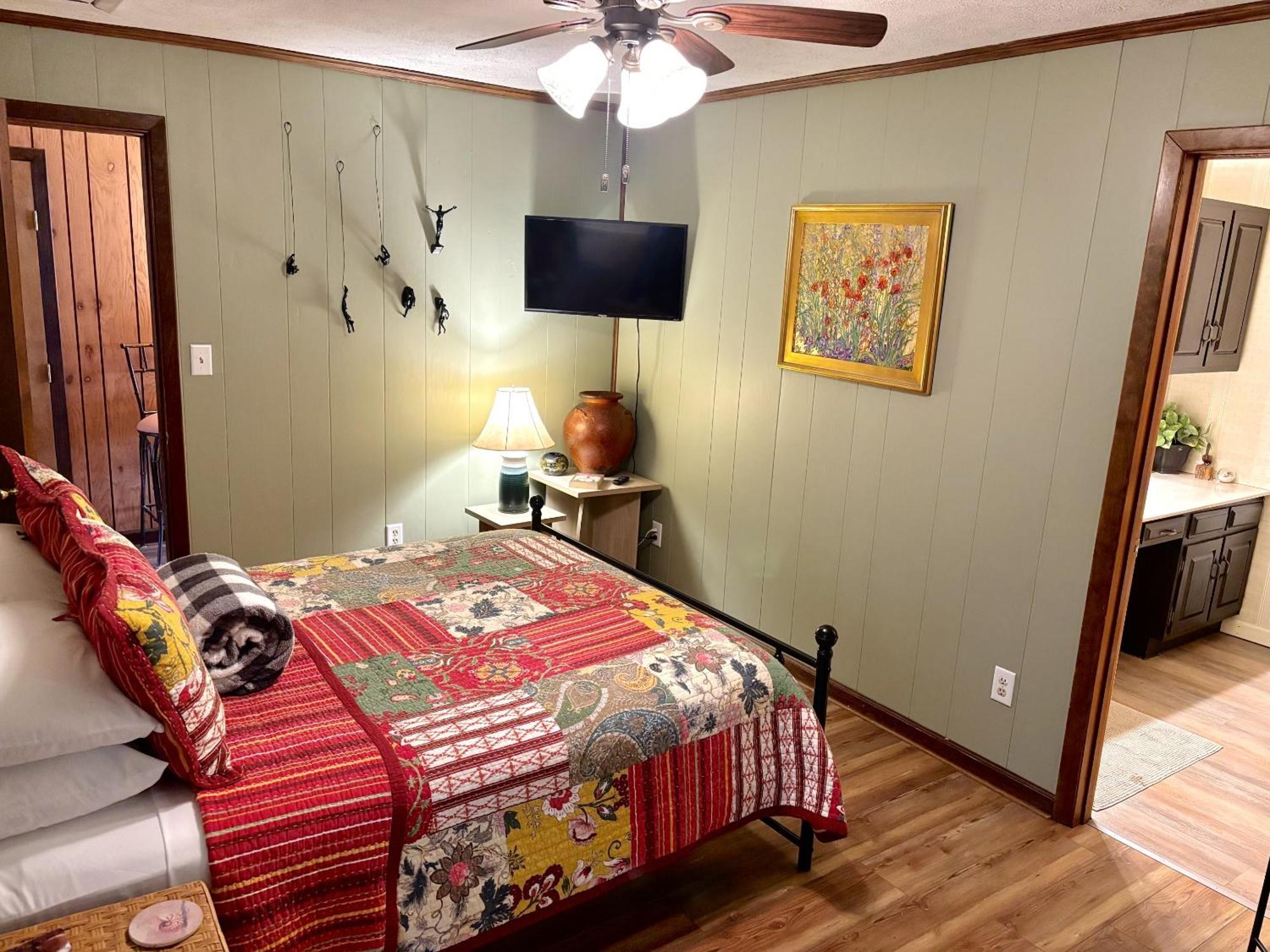 The Iris Garden Downtown Cottages And Suites Нашвил Стая снимка
