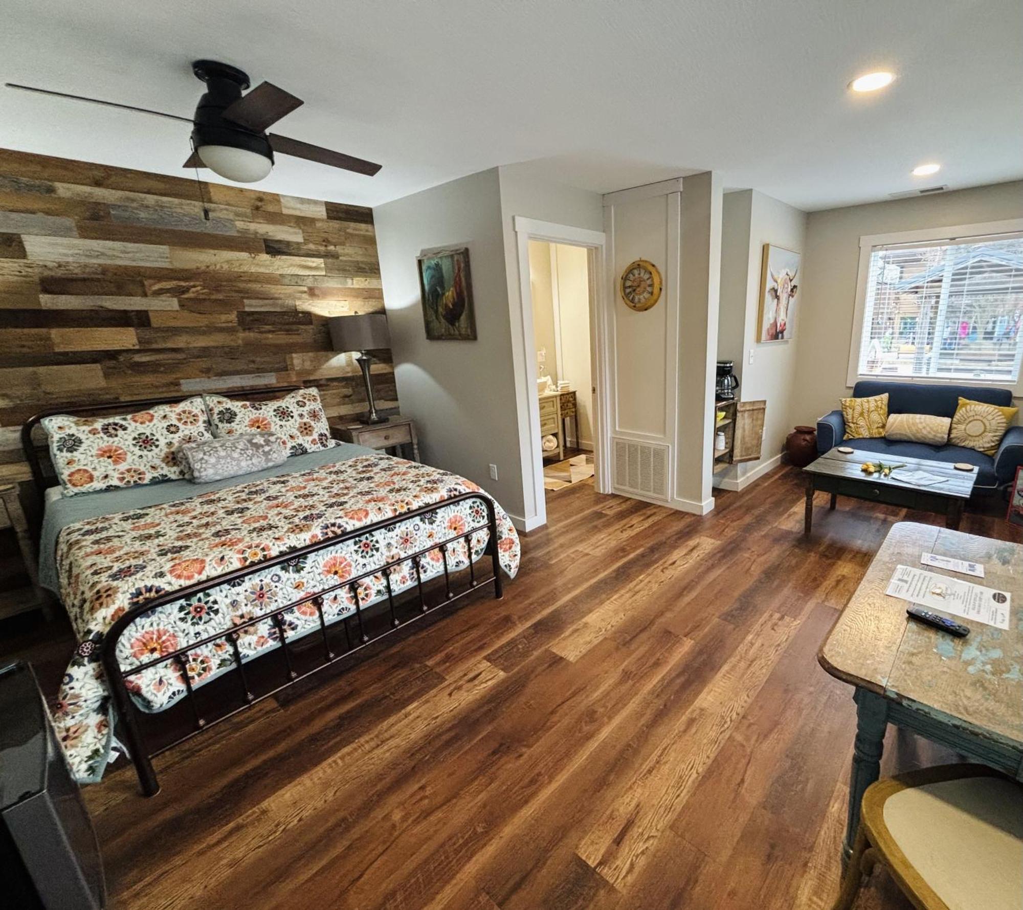 The Iris Garden Downtown Cottages And Suites Нашвил Стая снимка